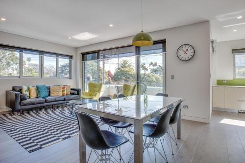 Cremorne Apartment | Spacious 2-Bed Apartment Close to City