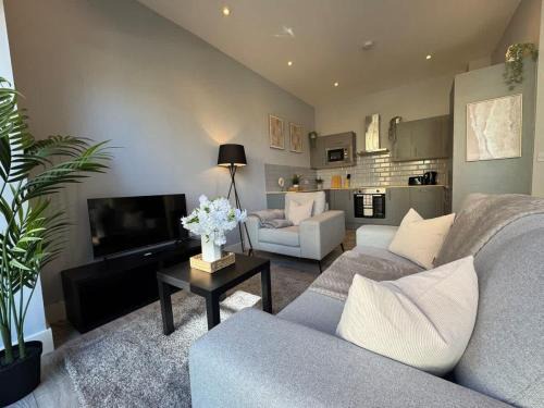 Coulsdon West Apartment | Spacious 2 Bed Apartment By CRSL