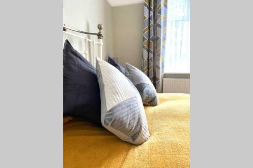 Bournemouth Apartment | Spacious 2 Bed APT sleeps 4 near Bournemouth Beach
