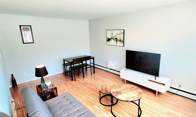 Regina House | Spacious 2 Bed Private Entire Apartment Suit in the Heart of the City