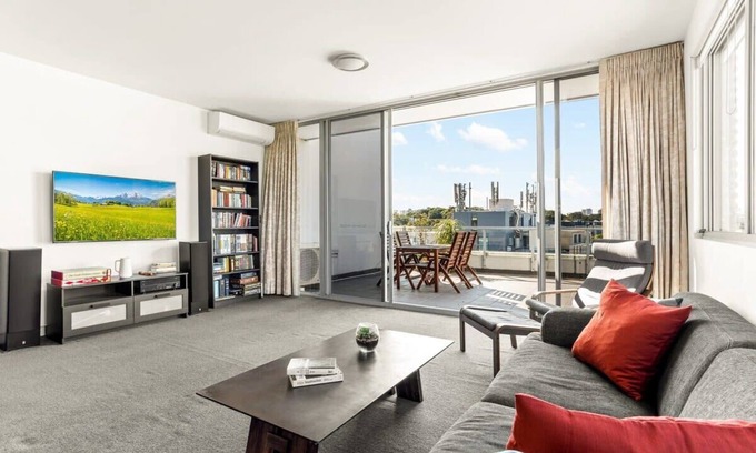 Alexandria Apartment | Spacious 2-Bed with Two Balconies with City Views