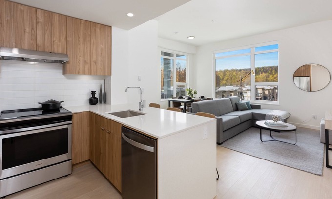 Port Moody Apartment | Spacious 2 Bedroom 2 Bathrooms