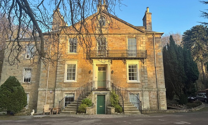 Colinton Apartment | Spacious 2-bedroom apartment in Spylaw Park