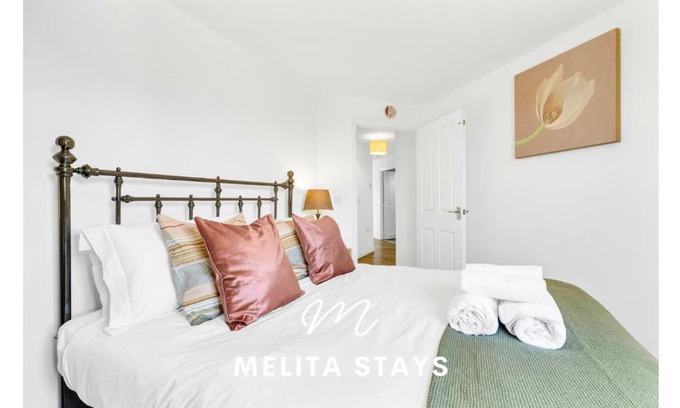Solihull Apartment | Spacious 2 bedroom apartment with gated parking