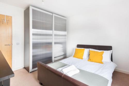 Shadwell Apartment | Spacious 2 Bedroom Apartment In Central Near tube