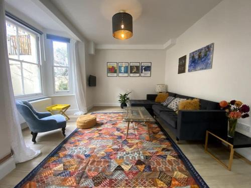 Harrow Road Apartment | Spacious 2 Bedroom Apartment in Maida Vale