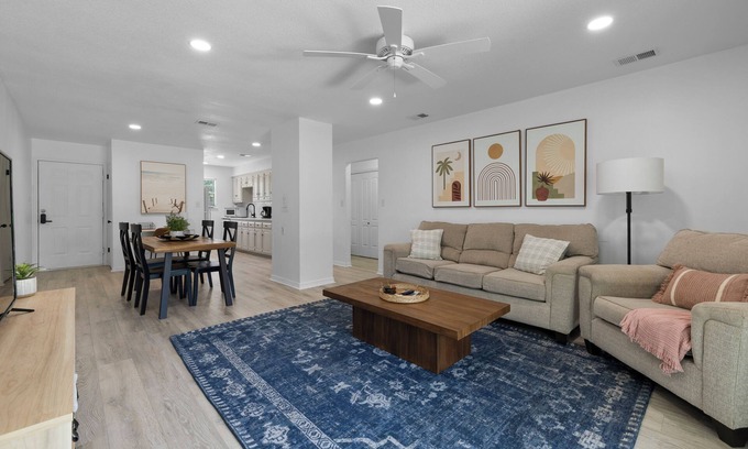 Fairhope House | Spacious 2 Bedroom Cottage with KING BED + Fenced Yard