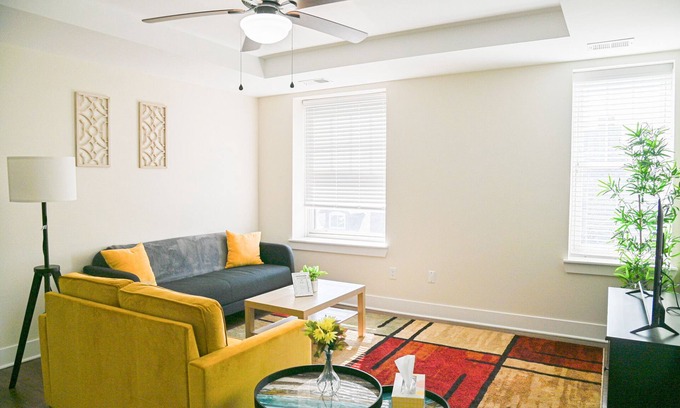 Midtown Apartment | Spacious 2 BR Apartment 10 Minutes From Downtown in The Heart of Midtown