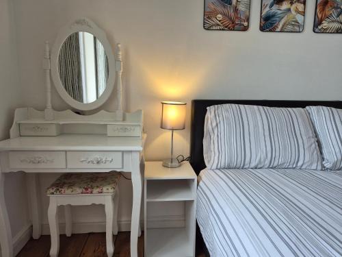 Durham Apartment | Spacious 2 double beds home Durham free parking