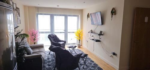 Vauxhall Apartment | Spacious 2BDR Flat for 5 in City Centre