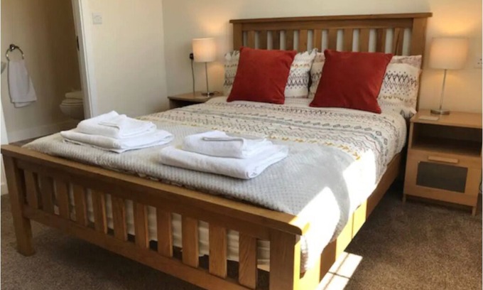 Kirk Sandall Apartment | Spacious 2Bedroom 2Bathroom Apartment.Scenic Views