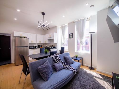 The Heights Apartment | Spacious 2Bedroom & bath mins to NYC