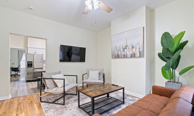North Bergen Apartment | Spacious 2BR , 15m to Times Square , Free Parking