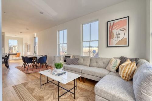 North Tabor House | Spacious 2BR - New Luxury Townhouse Stay