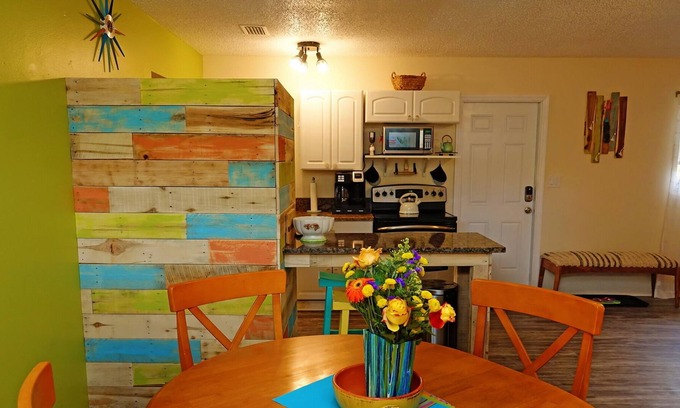 Bayou Oaks Apartment | Spacious 2nd Floor Apartment with Deck