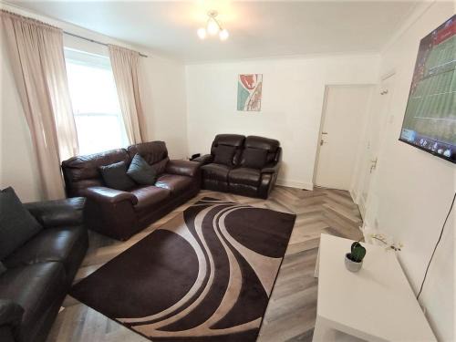 Streatham Apartment | Spacious 3 Bed Flat Close to Streatham Hill Station