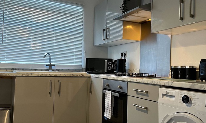 Llansamlet House | Spacious, 3 Bed, Smart Tv's in all rooms