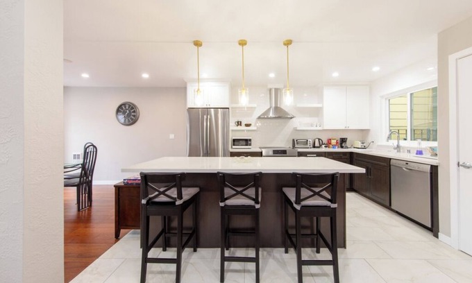 Mission District Apartment | Spacious 3-bedroom apartment in amazing San Francisco with WiFi