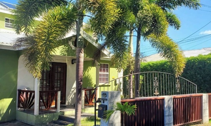 Ivy House | Spacious 3-bedroom, 3 1/2 bathroom house with WiFi and AC in lovely Bridgetown.