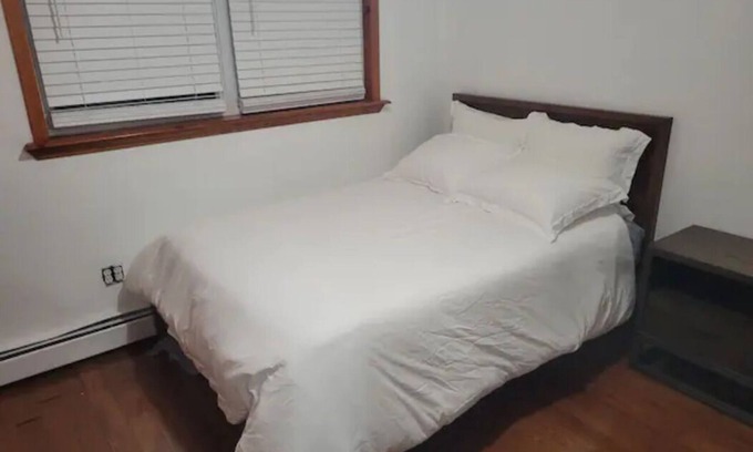 Westchester Square Apartment | Spacious 3-bedroom apartment in the Bronx wirh Free Parking!