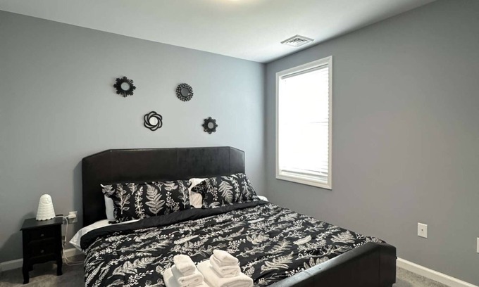 Bristol Apartment | Spacious 3-bedroom Apartment Near School!