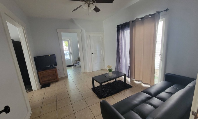 Dayton House | Spacious 3-bedroom apartment in Dayton