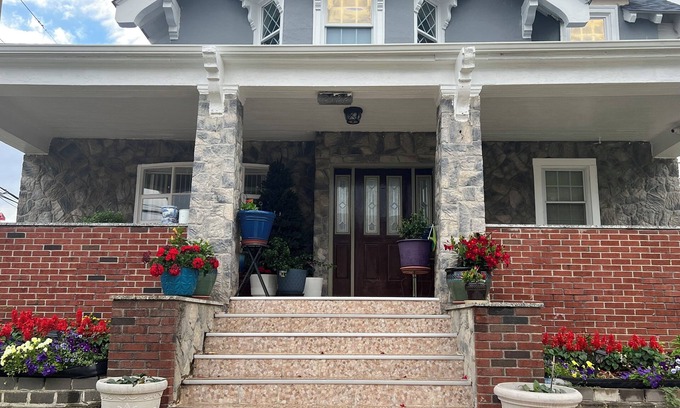 Queens Apartment | Spacious 3-bedroom apartment with AC, WiFi in charming Queens