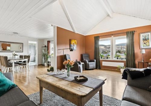 Fannrem Apartment | Spacious 3-Bedroom Apartment with Balcony and Free Parking Orkland near Trondheim