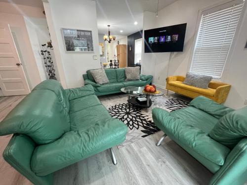 North Bergen Apartment | Spacious 3 bedroom close to NYC
