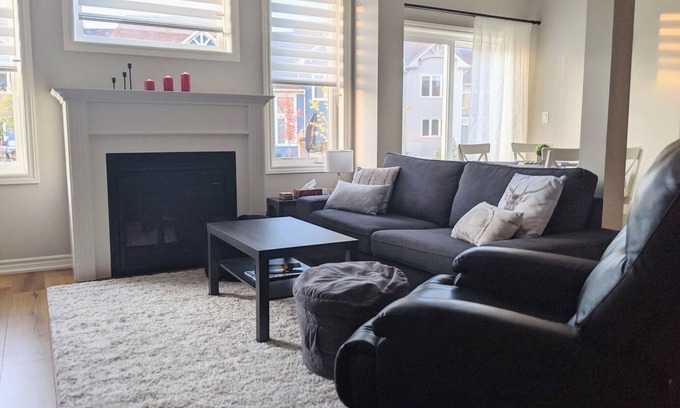Collingwood House | Spacious 3-bedroom cottage retreat minutes from Blue Mountain!