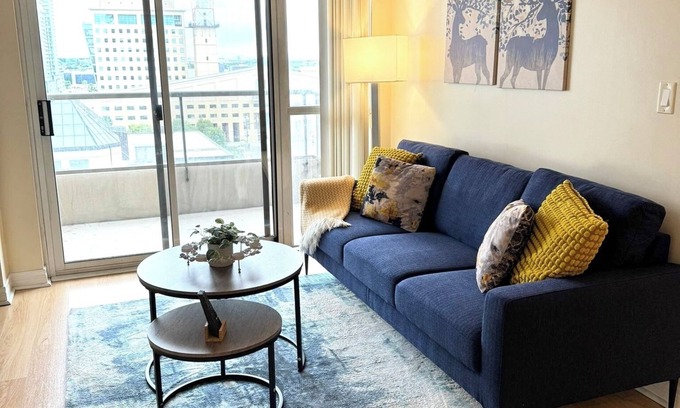Fairview Condo | Spacious 3 bedroom 2 bathroom condo in the heart of Mississauga w/parking!