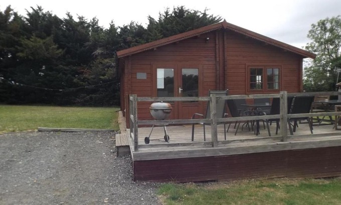 Offenham House | Spacious 3 bedroom cabin at Avonvale Holiday Lodge