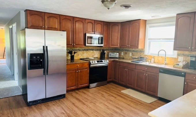 Waltham Condo | Spacious 3-bedroom Condo centrally located in delightful Waltham