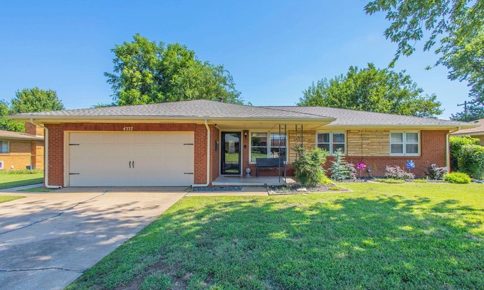 Del City House | Spacious 3-Bedroom Home - Pet Friendly with Fenced Backyard