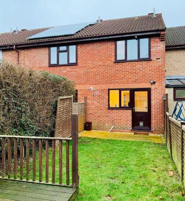 Taunton House | Spacious 3 Bedroom House with Parking in Taunton