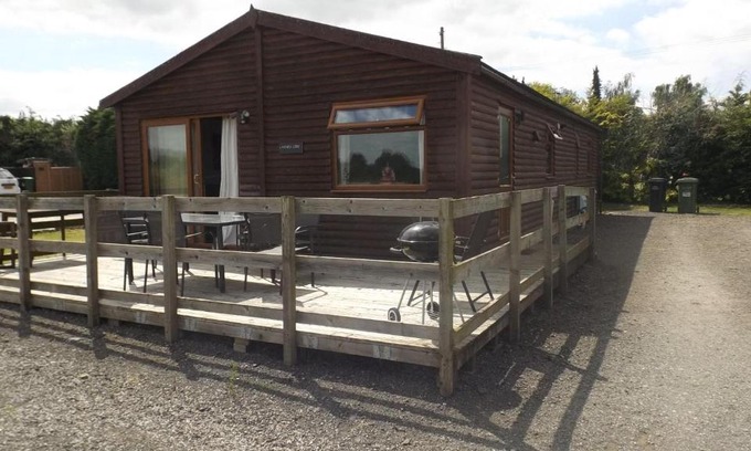 Offenham House | Spacious 3 bedroom lodge at Avonvale Holiday Lodge