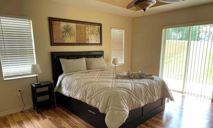 Clermont House | Spacious 3 bedroom near entertainment and Disney
