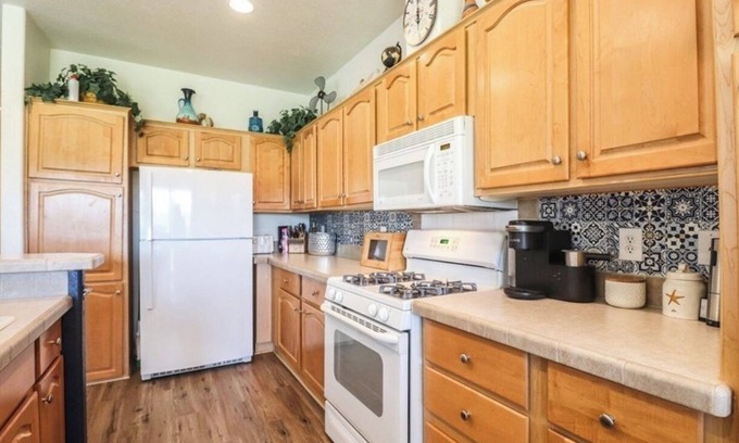 Needles House | Spacious 3-bedroom plus bonus room house in Needles, CA on the golf course
