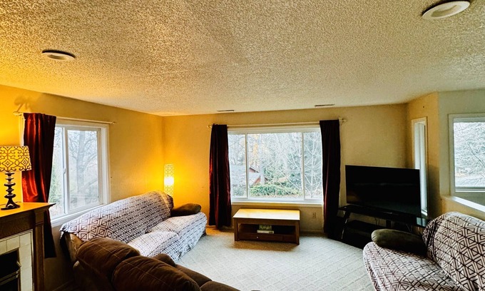 Pullman House | Spacious 3-bedroom residential house in quite area of Pullman