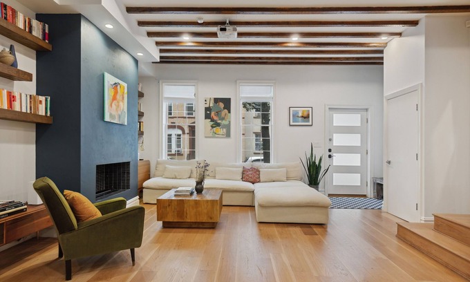 Greenpoint House | Spacious 3-bedroom townhouse with garden, WiFi, AC in prime Greenpoint Brooklyn.