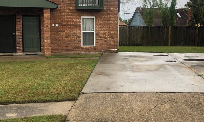 Behrman House | SPACIOUS 3 BEDROOM TOWNHOUSE - 5 MINS TO DOWNTOWN/FR QUARTER