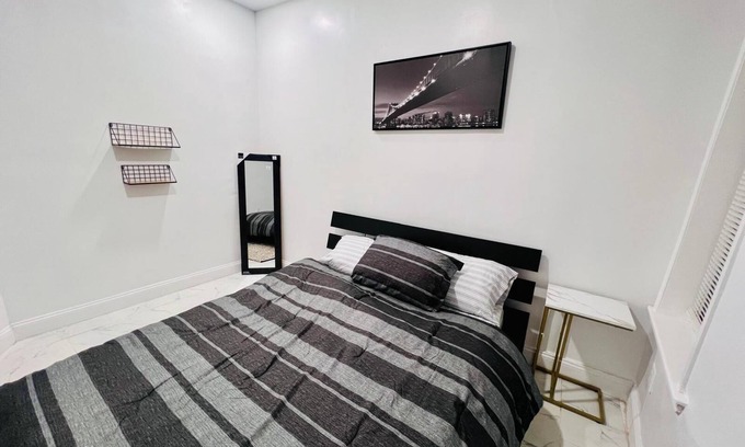 Spruce Hill Apartment | Spacious 3-bedroom apartment with AC, WiFi in marvelous Philadelphia