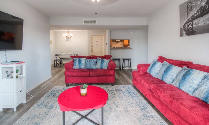 South Main Condo | Spacious 3 BR, 2 BA Condo near Med Center & NRG, 20% discount