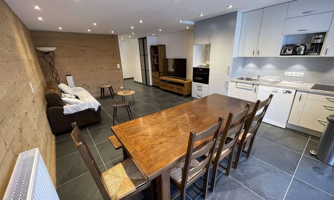 Les Claux Apartment | Spacious 3-Room Cabin Apt for 8 with Balcony, Near Ski Lifts and Shops in Vars