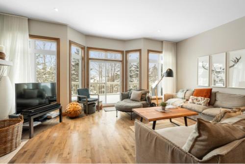 Mont-Tremblant House | Spacious 3-Story Golfside Townhouse with Pool Access Aiglon 1614