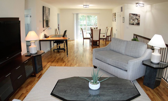 Bridgewater Apartment | Spacious 3BR/2BA Short Term Apartment Rental in Bridgewater