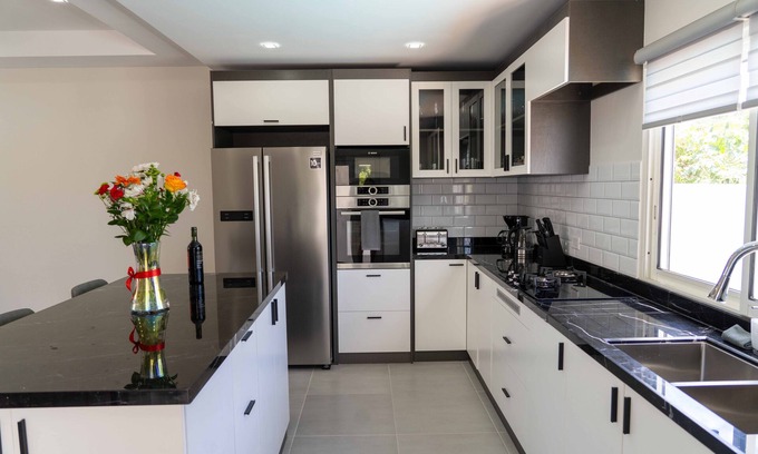 Cole Bay House | Spacious 3BD Home - Private Cozy Pool - Centrally Located - Quiet Neighborhood