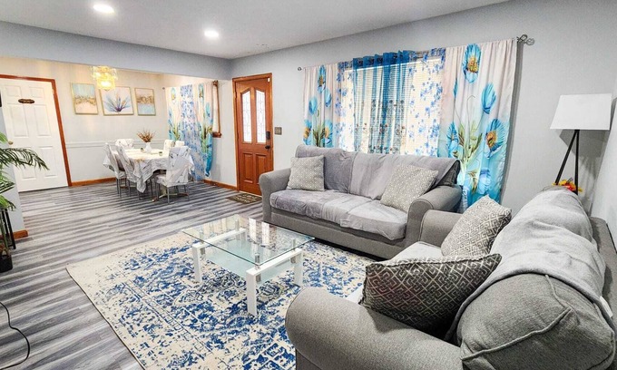 Buechel House | Spacious 3BD Luxury Stay