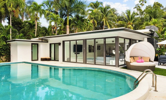 El Portal House | Spacious 3Bdr Family House W/Pool + River