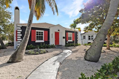 Lake Worth House | Spacious 3br 2ba Cottage Steps to Water & Downtown